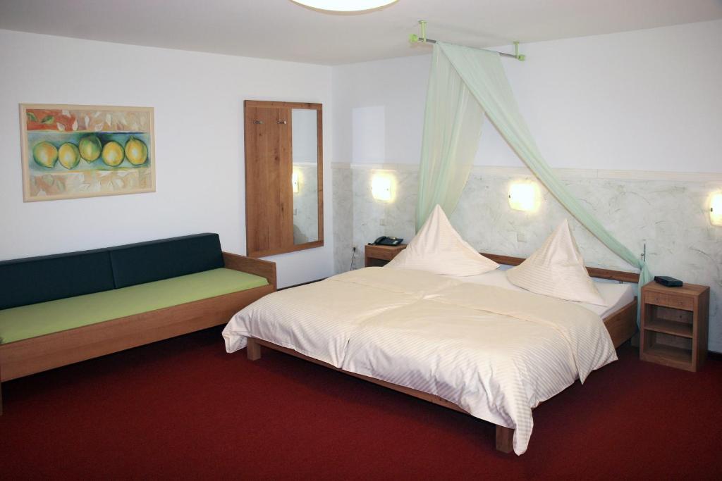 Hotel Flora Dormagen Exterior photo